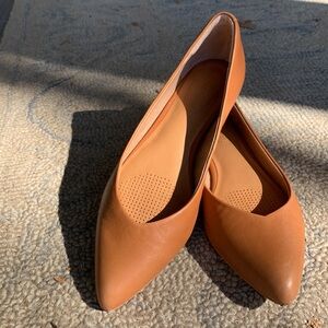 Beautiful 100% Leather Flats (only used once!) Brand: Corso Como